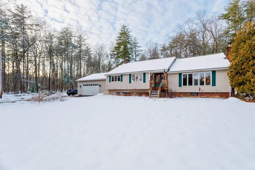 6 Yellow Wood Drive Pelham NH 03076