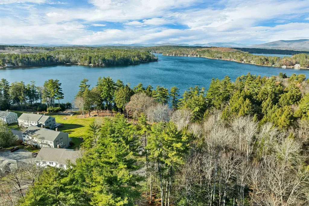 39 Harbor Way Wolfeboro NH 03894