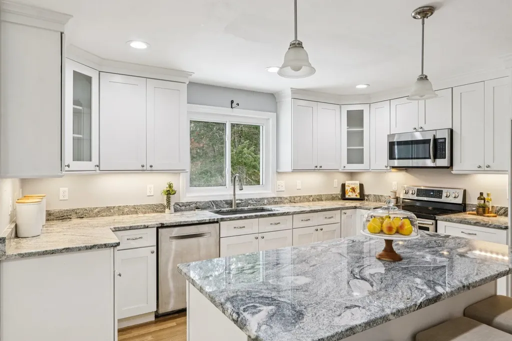 3 Highlander Drive North Hampton NH 03862