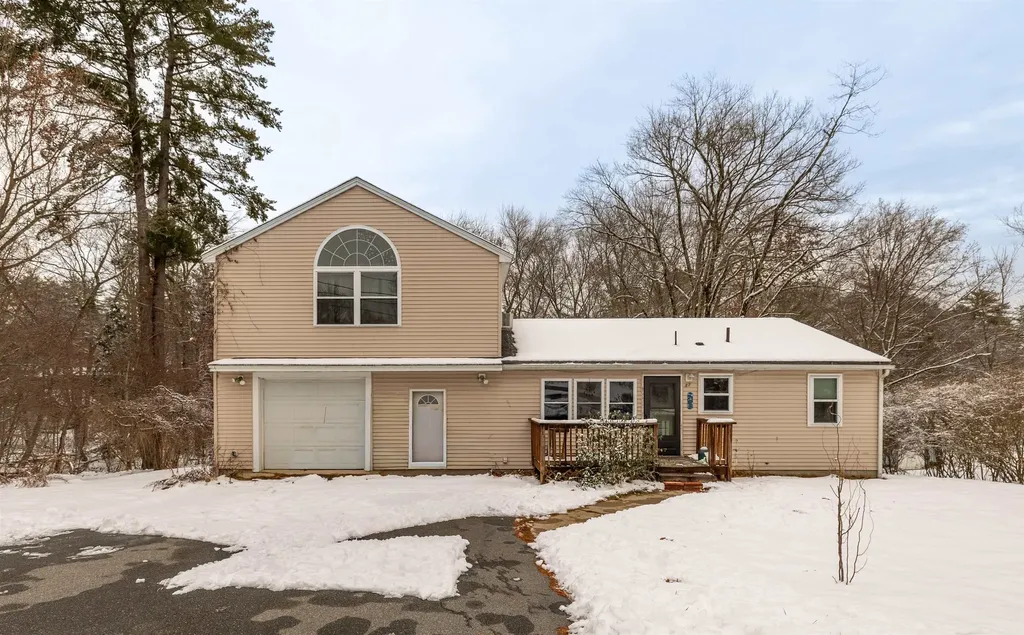 17 Grove Avenue Salem NH 03079