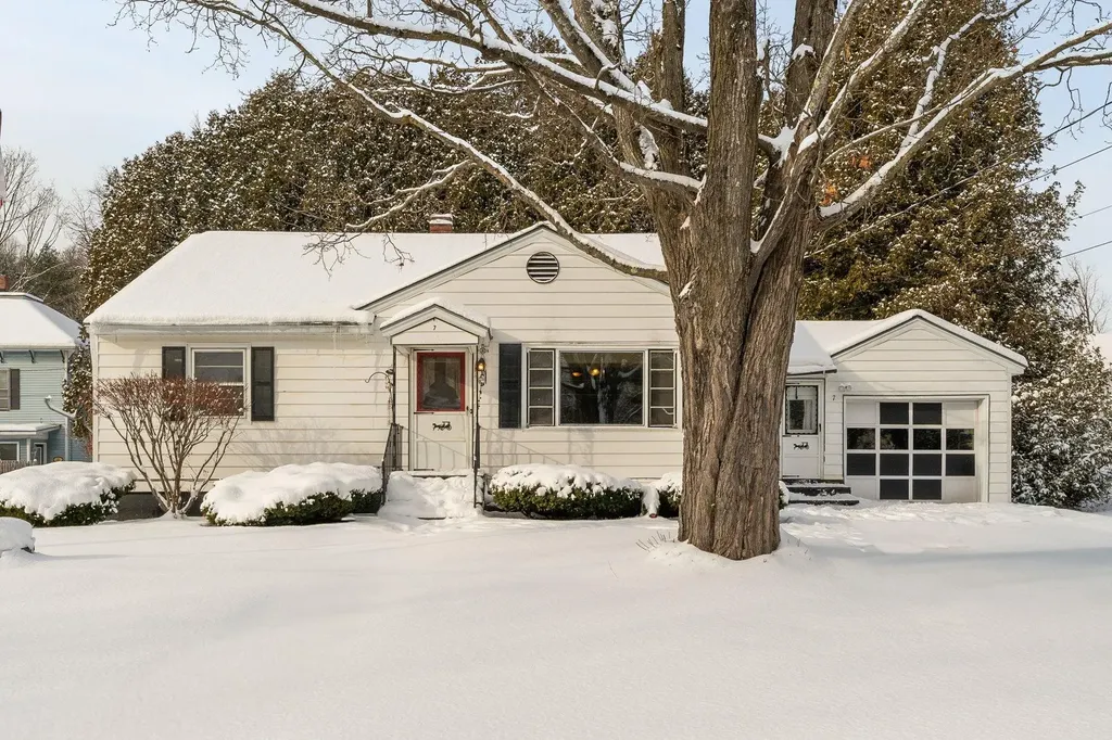 7 Grant Avenue Barre City VT 05641