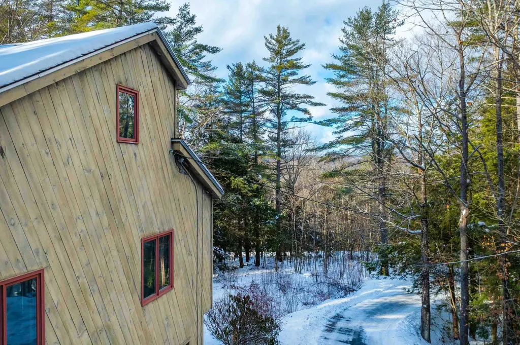 79 Clarina Nichols Lane Hartford VT 05059