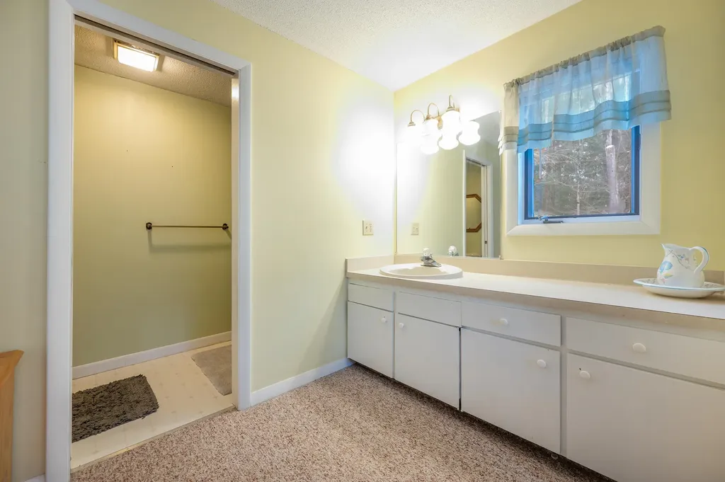 79 Clarina Nichols Lane Hartford VT 05059