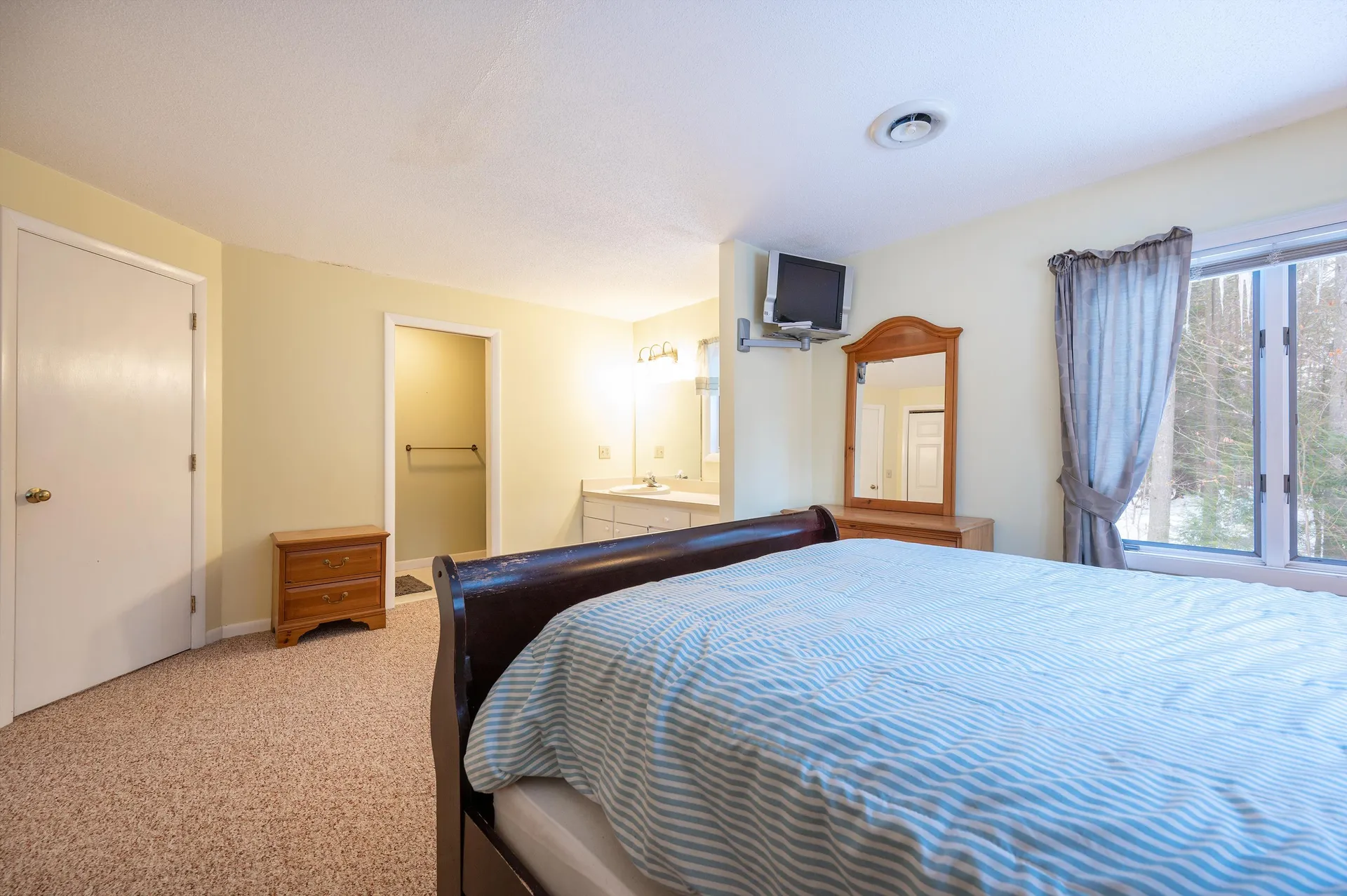 79 Clarina Nichols Lane Hartford VT 05059