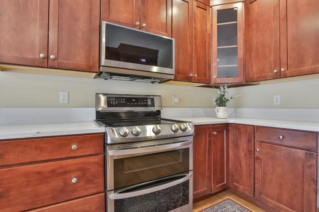 121 Cherrywood Drive Nashua NH 03062