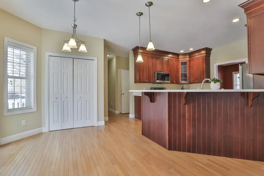 121 Cherrywood Drive Nashua NH 03062