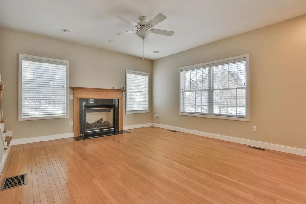 121 Cherrywood Drive Nashua NH 03062