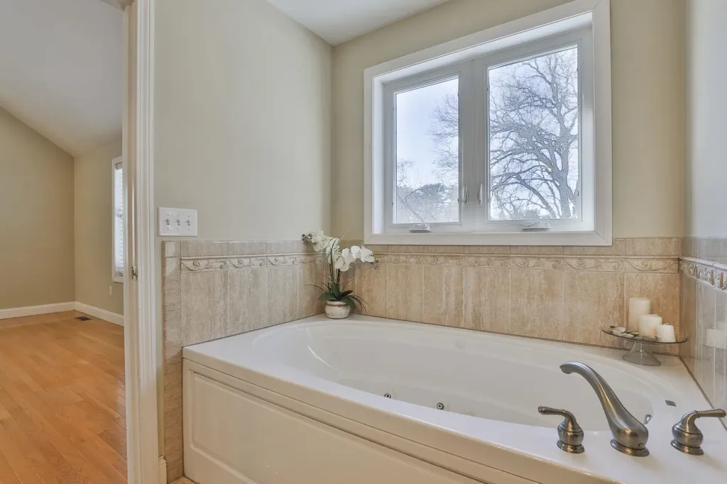 121 Cherrywood Drive Nashua NH 03062