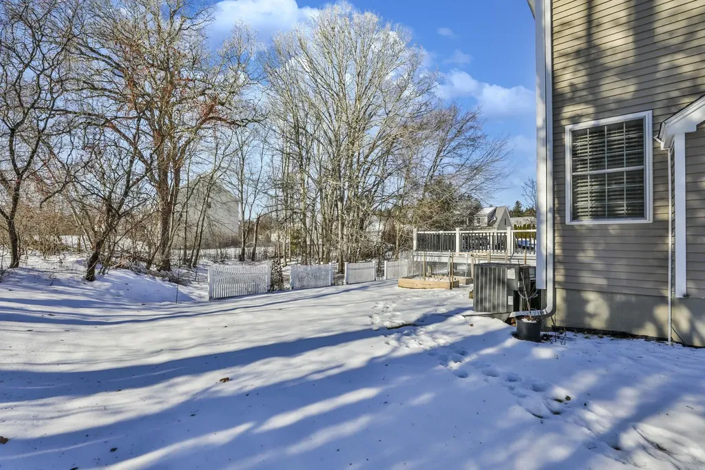 121 Cherrywood Drive Nashua NH 03062