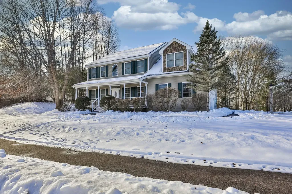 121 Cherrywood Drive Nashua NH 03062