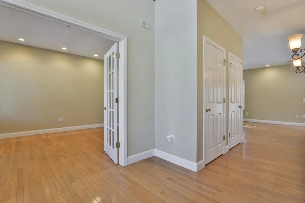 121 Cherrywood Drive Nashua NH 03062