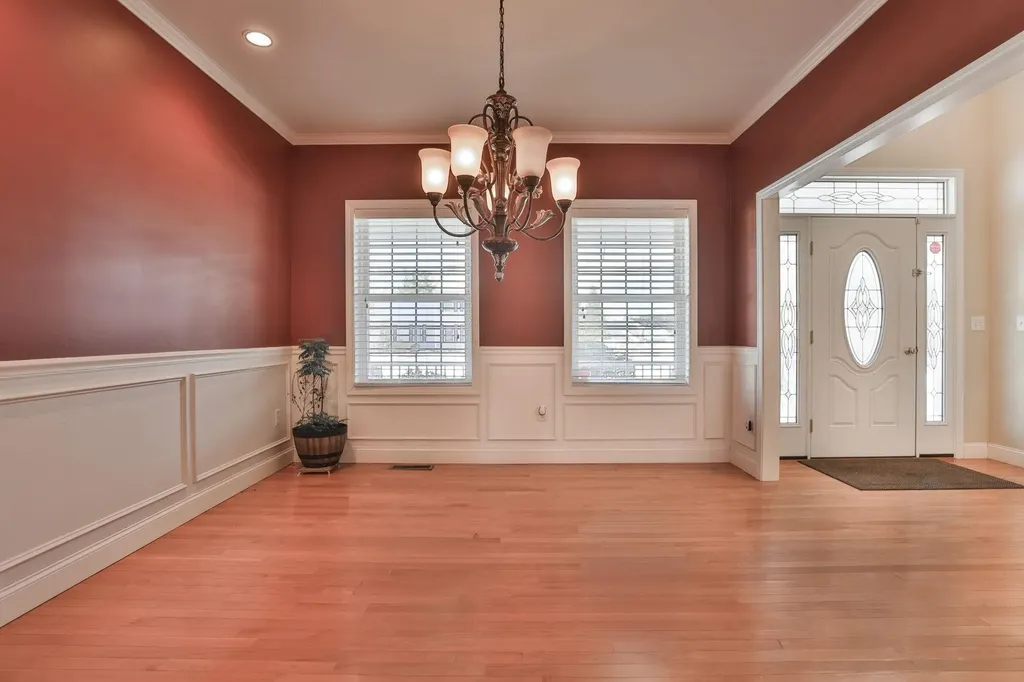 121 Cherrywood Drive Nashua NH 03062