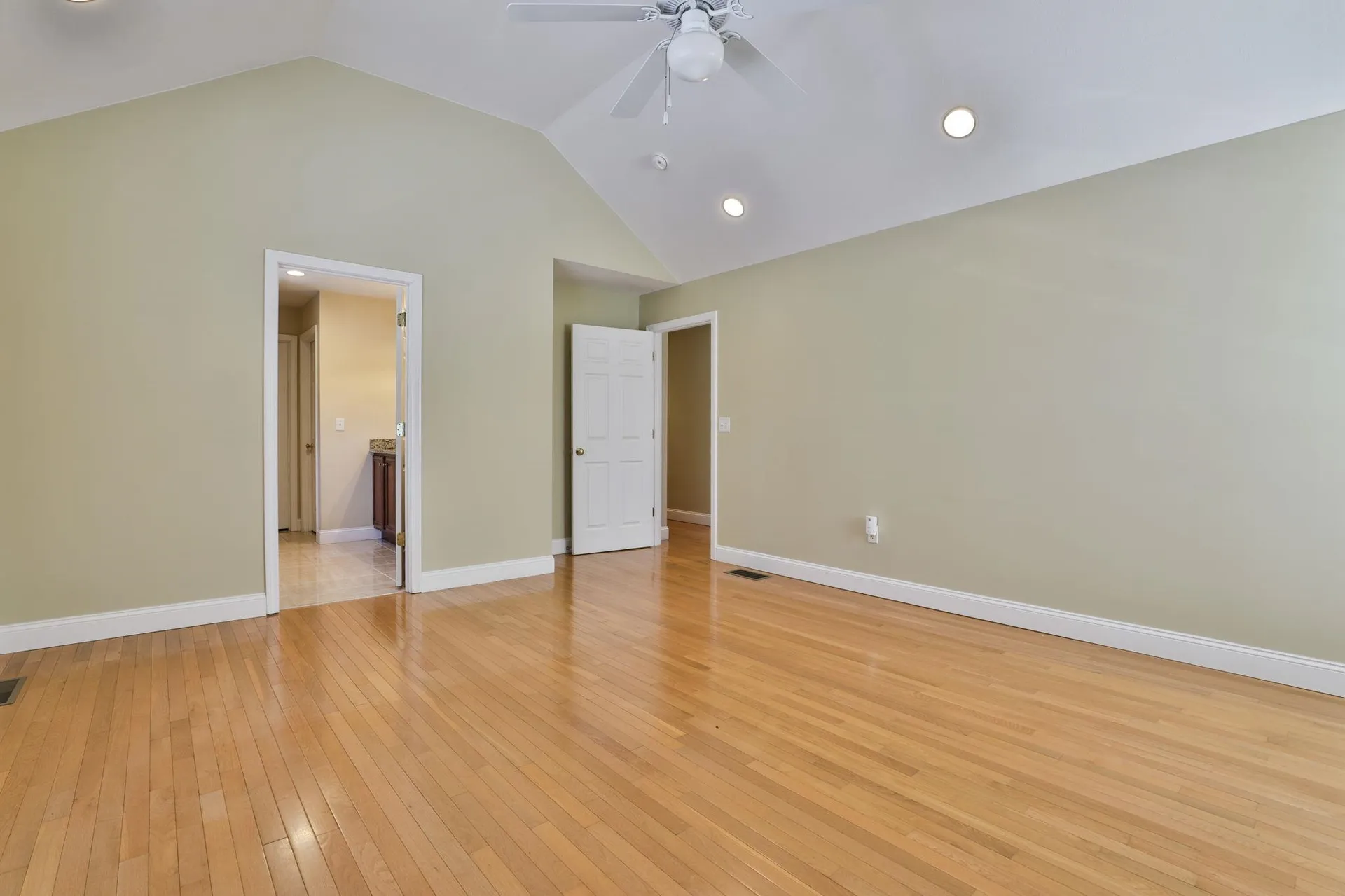 121 Cherrywood Drive Nashua NH 03062