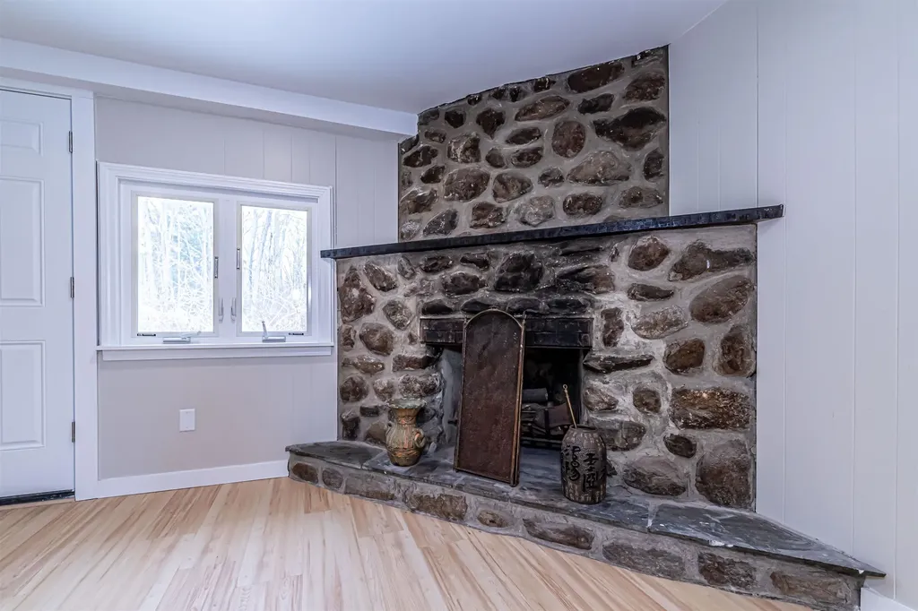 52 Whittier Street Newton NH 03858