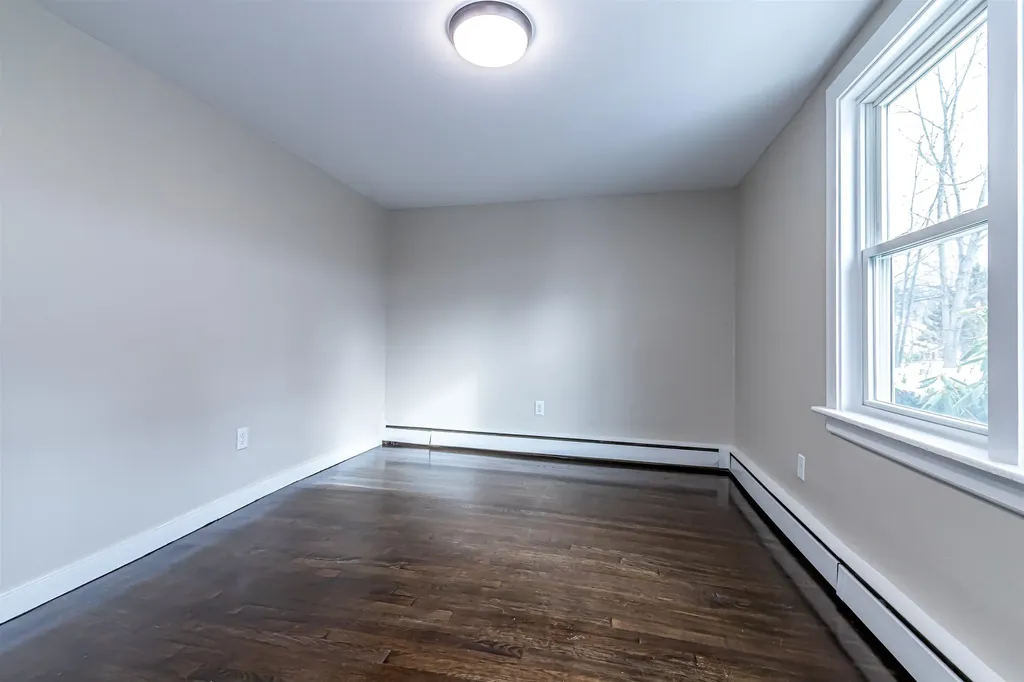 52 Whittier Street Newton NH 03858