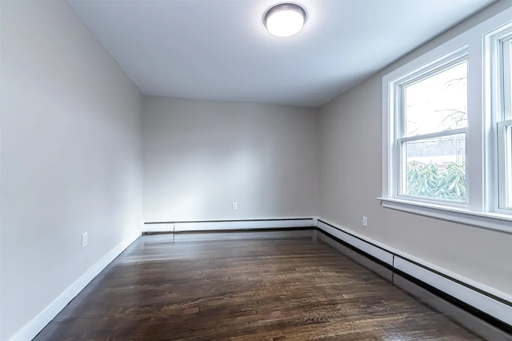 52 Whittier Street Newton NH 03858