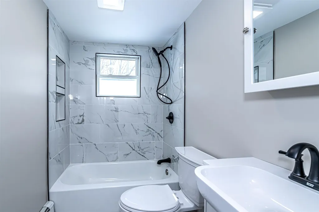 52 Whittier Street Newton NH 03858