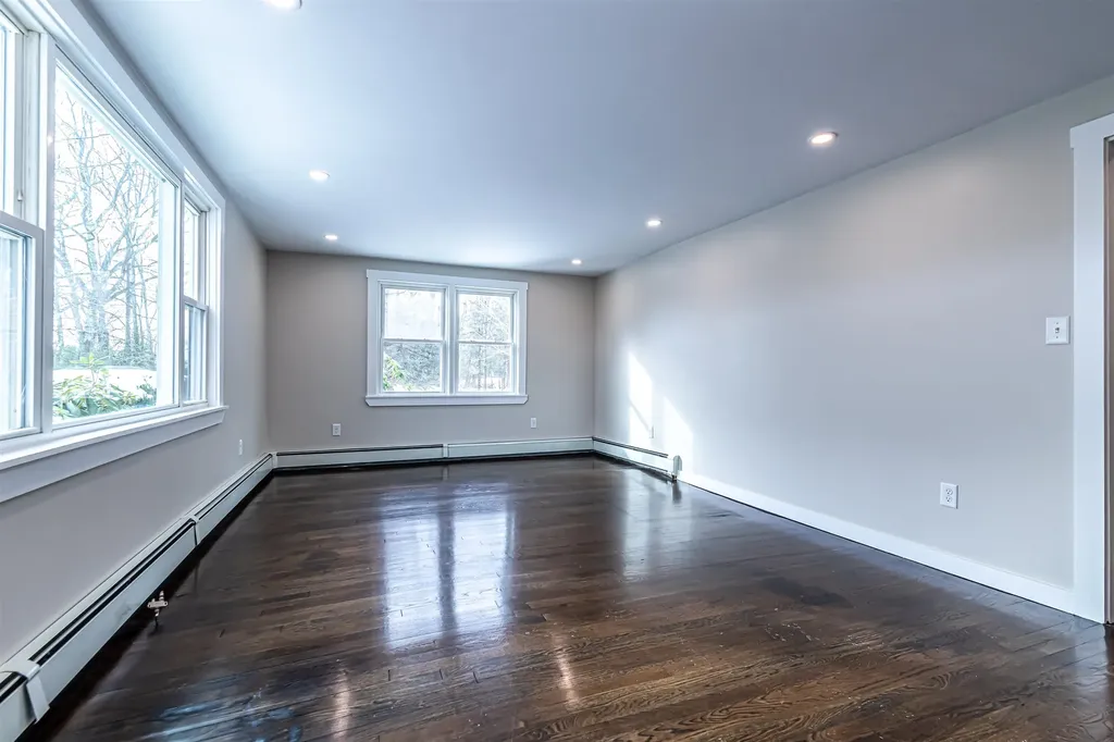 52 Whittier Street Newton NH 03858