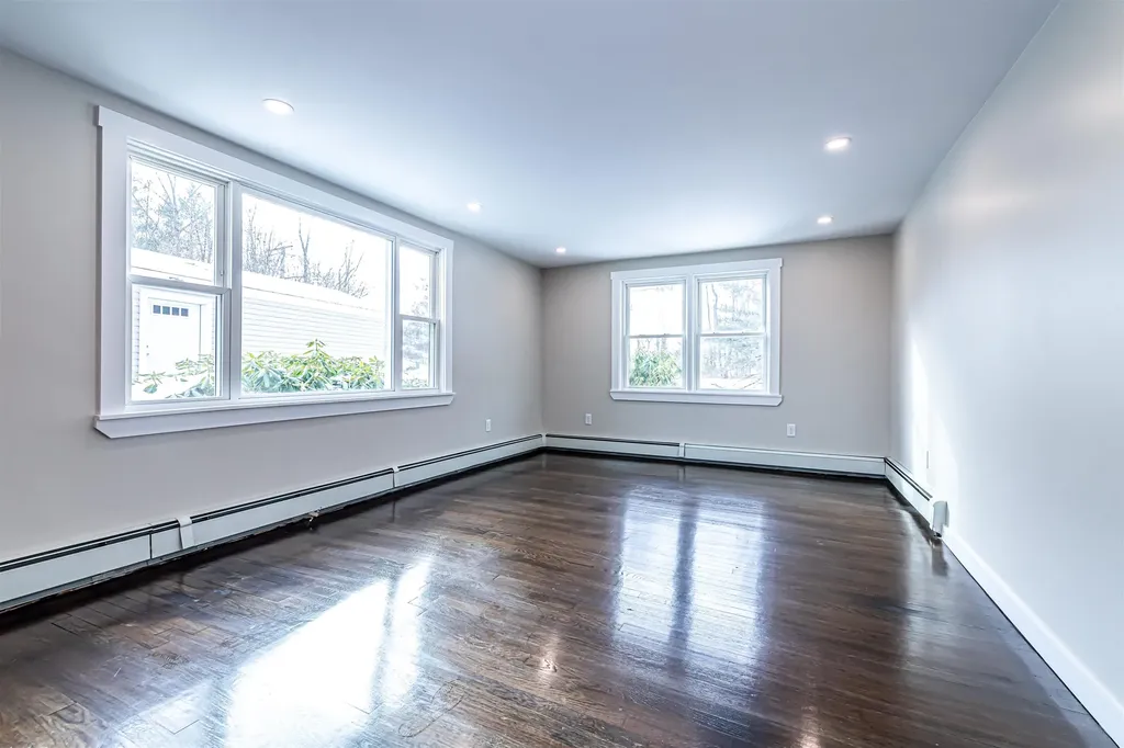 52 Whittier Street Newton NH 03858