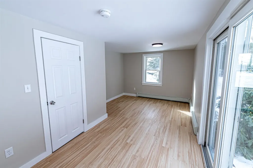 52 Whittier Street Newton NH 03858