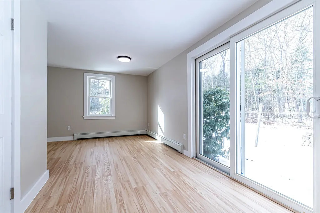 52 Whittier Street Newton NH 03858