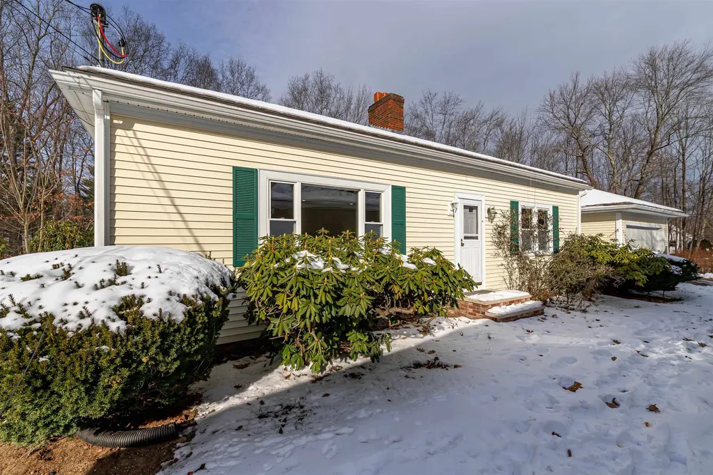 52 Whittier Street Newton NH 03858