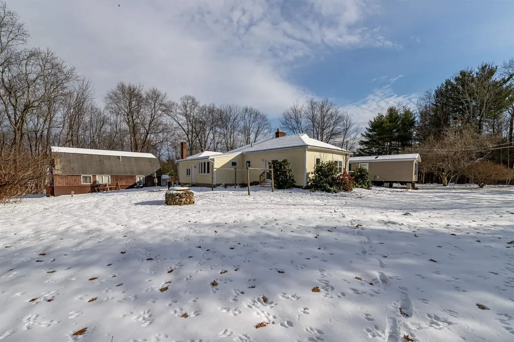 52 Whittier Street Newton NH 03858