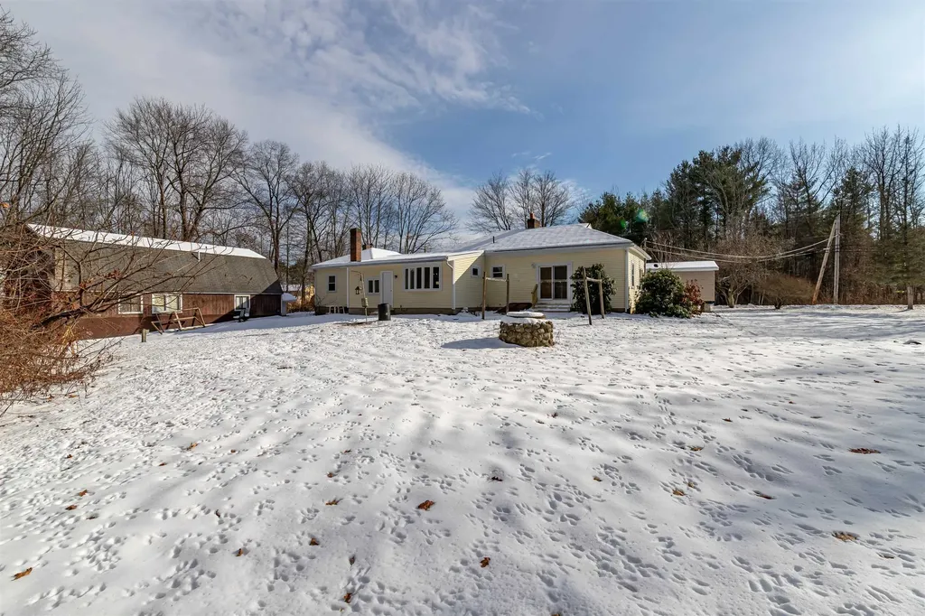 52 Whittier Street Newton NH 03858