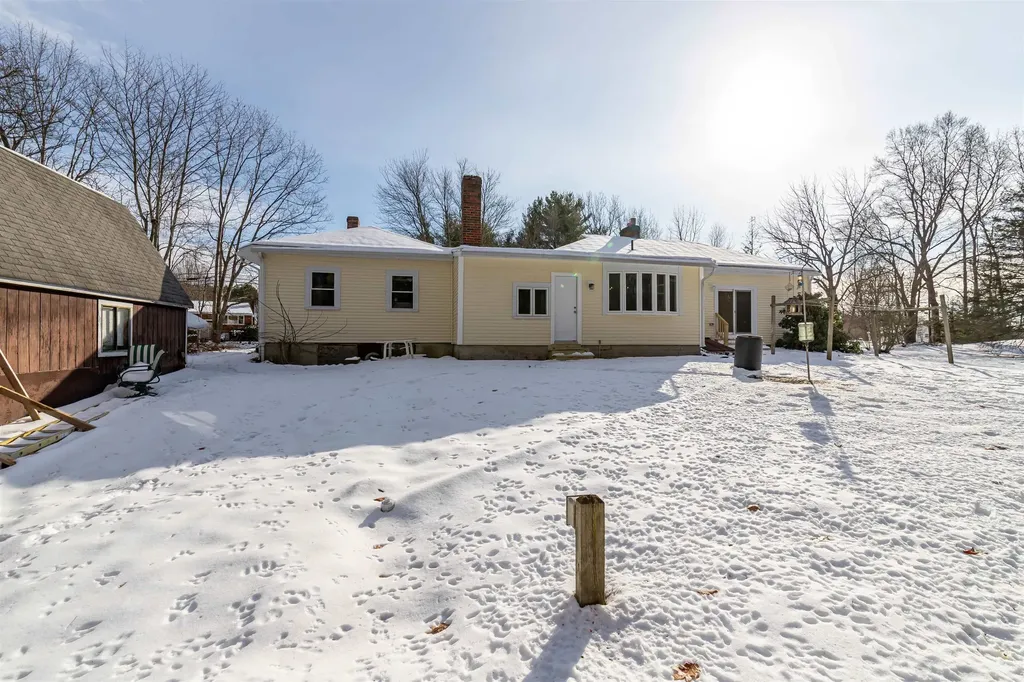 52 Whittier Street Newton NH 03858