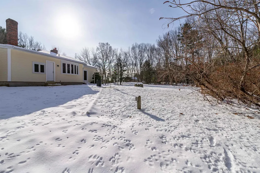 52 Whittier Street Newton NH 03858