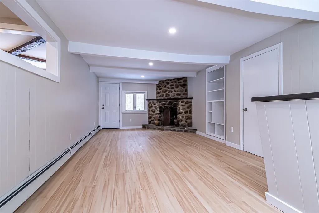 52 Whittier Street Newton NH 03858