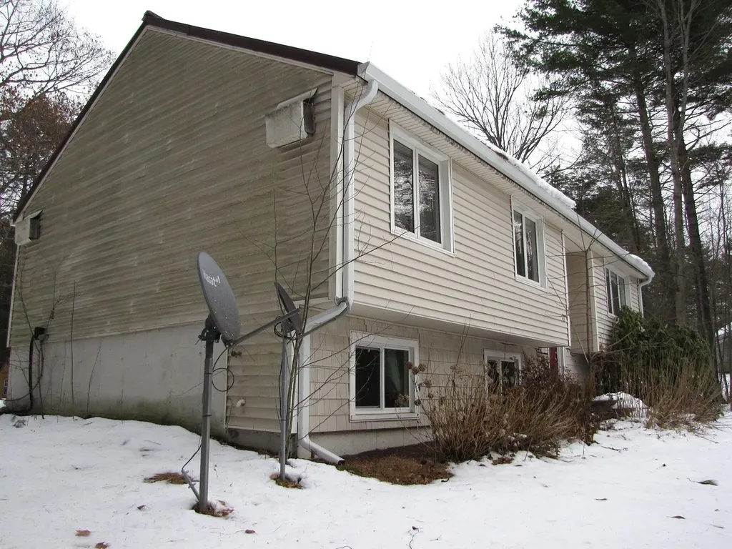 14 Country Acres Road Sandown NH 03873