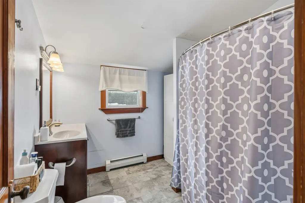 46 Noyes Road Londonderry NH 03053