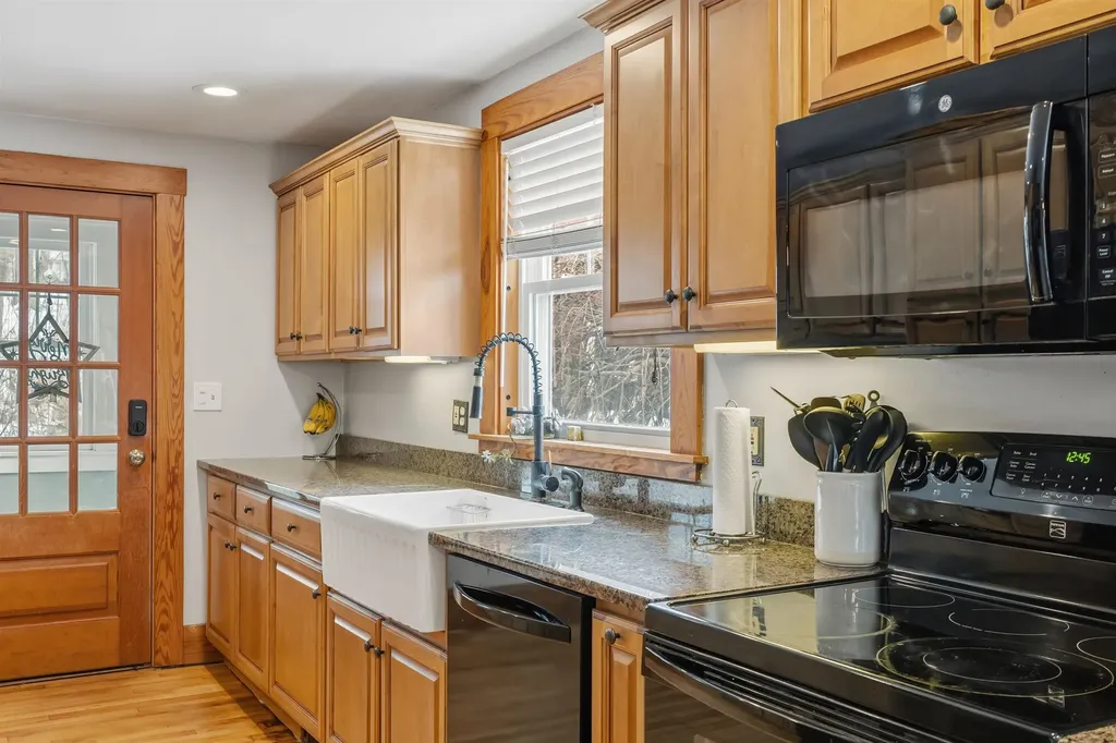 46 Noyes Road Londonderry NH 03053