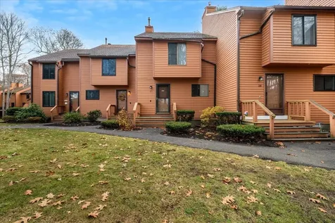 27 Dunvegan Woods Drive Hampton NH 03842