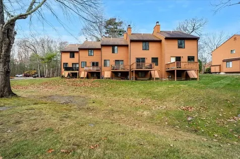 27 Dunvegan Woods Drive Hampton NH 03842