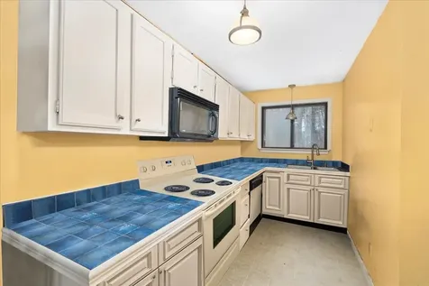 27 Dunvegan Woods Drive Hampton NH 03842