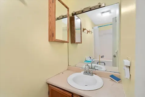 27 Dunvegan Woods Drive Hampton NH 03842