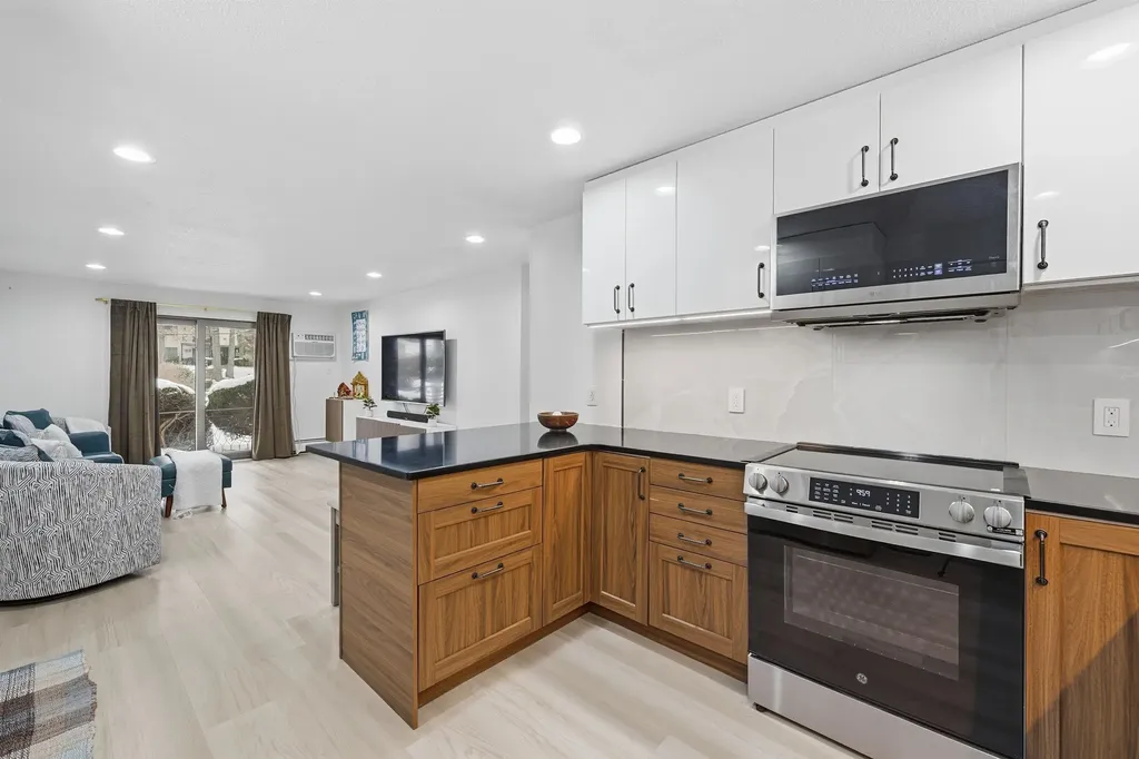 4 Strawberry Bank Road Nashua NH 03062