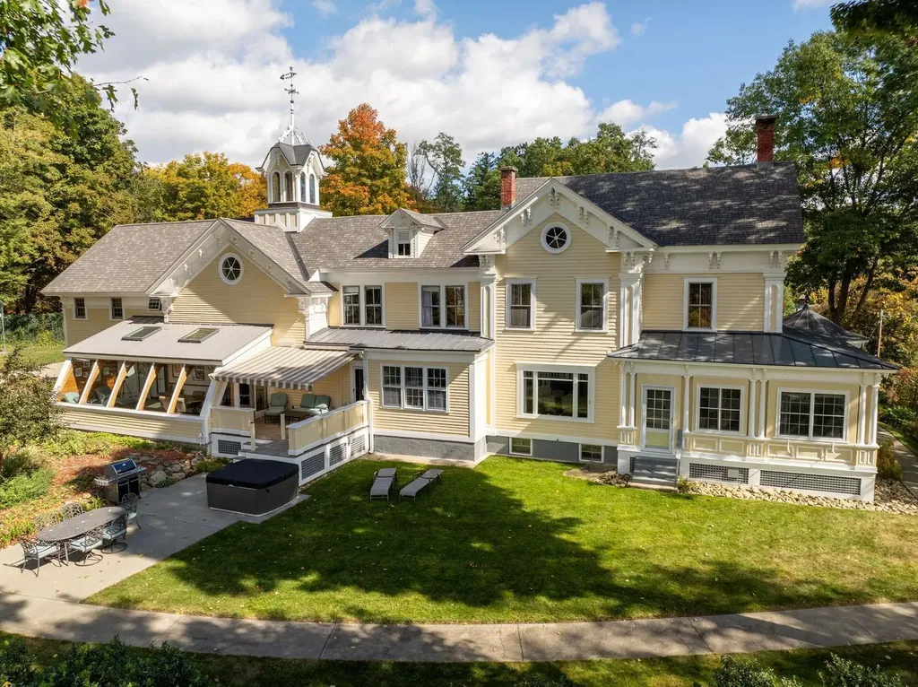 11 Cream Pot Hill Road Hinsdale NH 03451