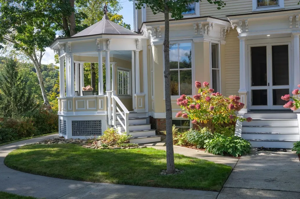 11 Cream Pot Hill Road Hinsdale NH 03451