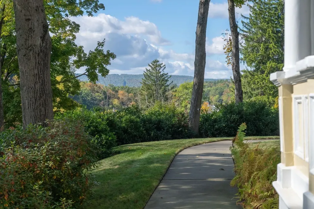 11 Cream Pot Hill Road Hinsdale NH 03451