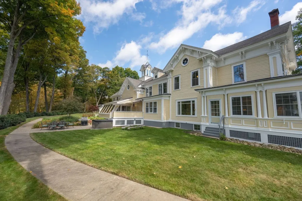 11 Cream Pot Hill Road Hinsdale NH 03451