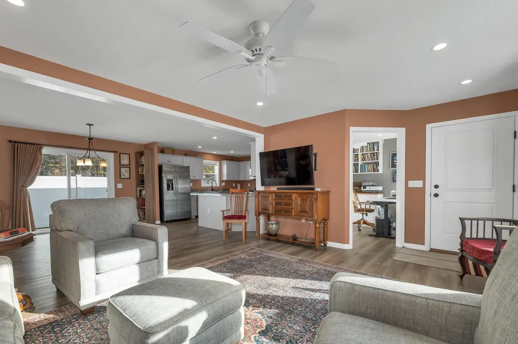 15-B Wildflower Lane Plymouth NH 03264