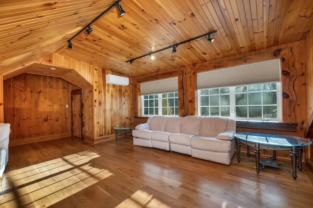 475 Governor Wentworth Highway Wolfeboro NH 03894