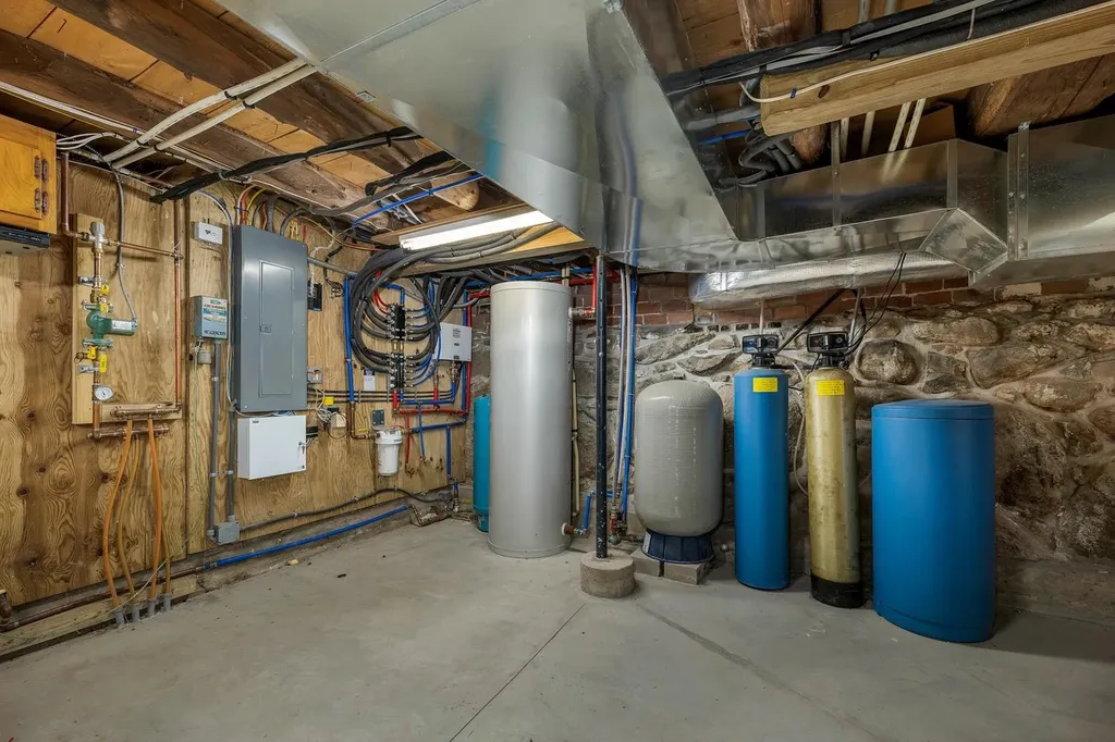 475 Governor Wentworth Highway Wolfeboro NH 03894