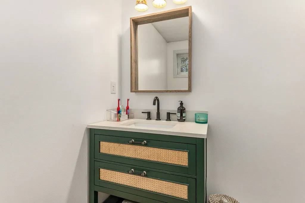 85 Priest Road Nottingham NH 03290