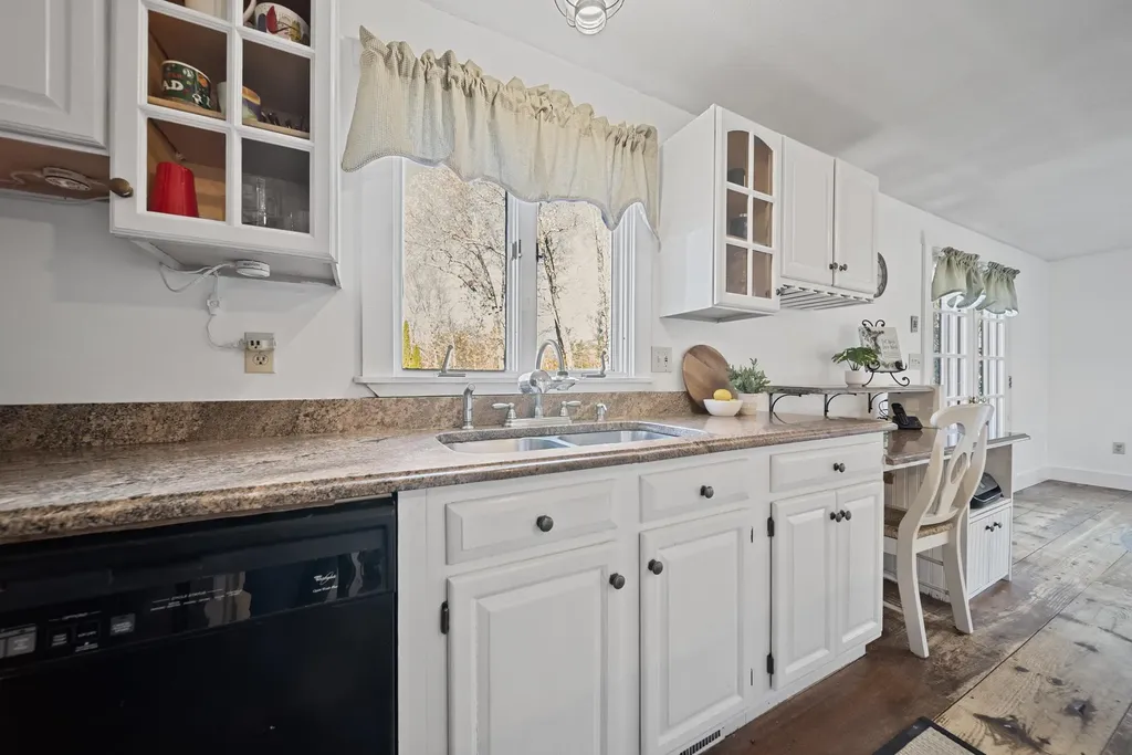 73 Pine Street Danville NH 03819