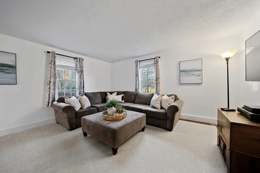 73 Pine Street Danville NH 03819