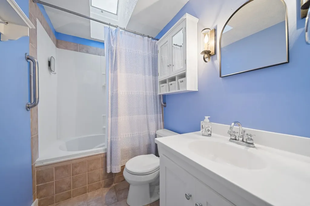 73 Pine Street Danville NH 03819